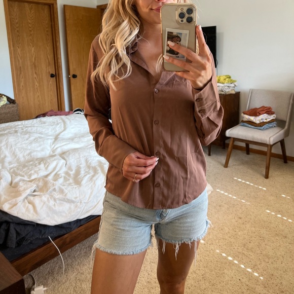 Silky/satin button up from Abercrombie! - Picture 2 of 8